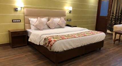 Green Tara Guest House Room Type - Super Deluxe Room with River View