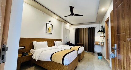 Hotel Green Hills / The 60s Cafe Room Type - Twin Room with Mountain View and Balcony