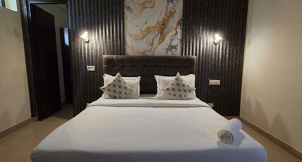 Hotel Divine India Residency Noida-Medanta Super Speciality Hospital Room Type - Deluxe