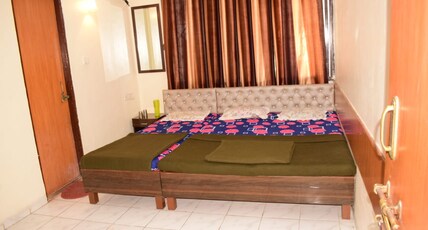 Sairatna Hotel Room Type - TRIPLE 3 BED NON-A.C ROOM