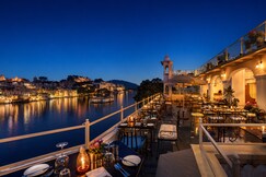 Sarovar - Lake Facing Boutique Hotel On Lake Pichola.