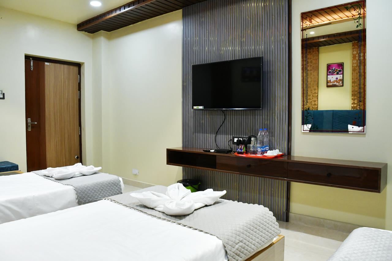 HOTEL SABAR INN - Tap to explore photos