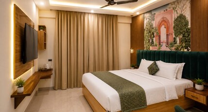 RF Golden Hour Hideout | Omaxe Hazratganj Room Type - RF Golden Hour Hideout | Omaxe Hazratganj