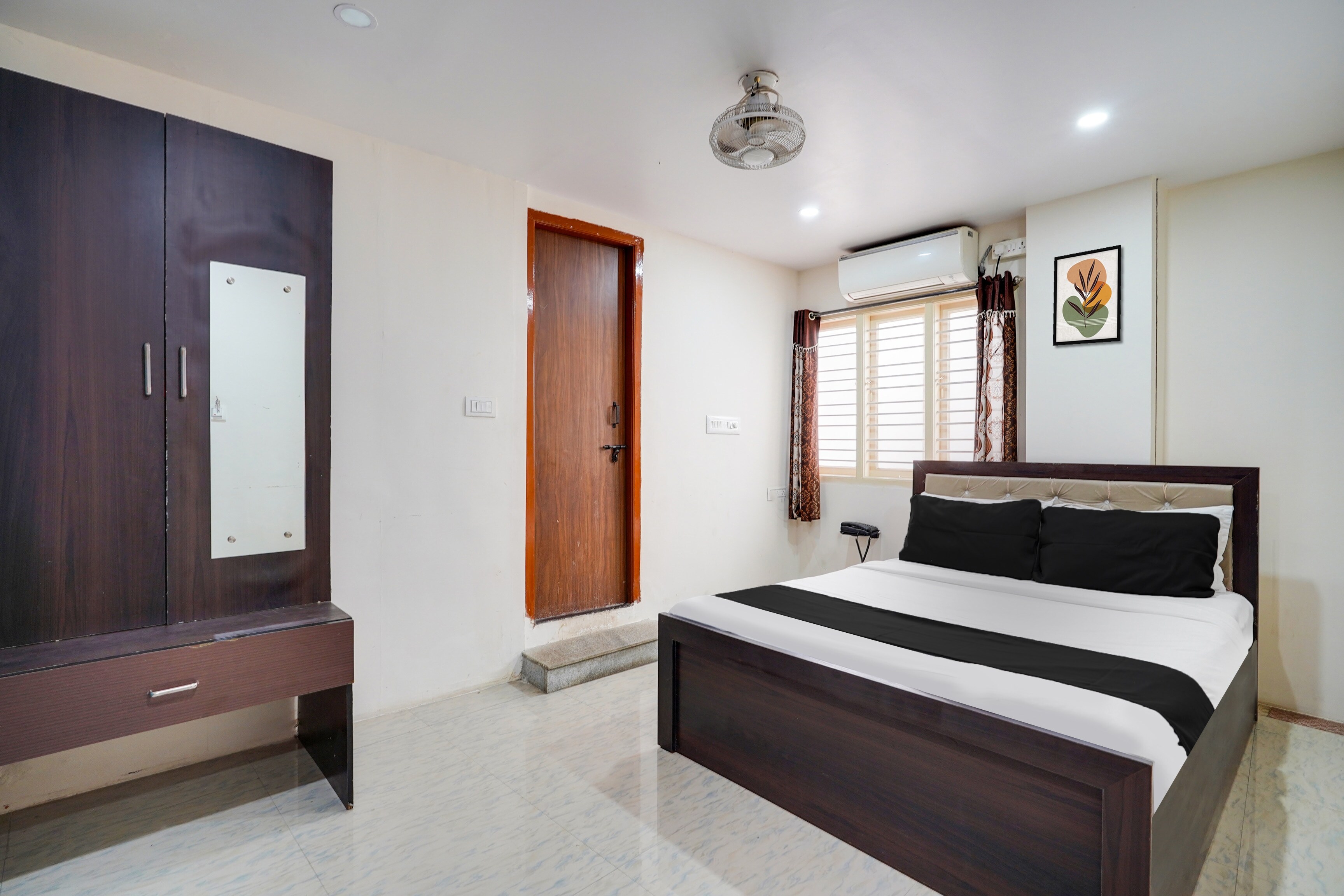 Hotel O BANASHANKARI COMFORTS - Tap to explore photos