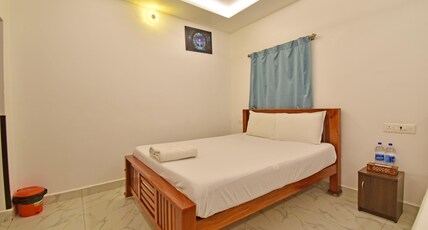 HOTEL DE LUX SPLENDID Room Type - Deluxe Room