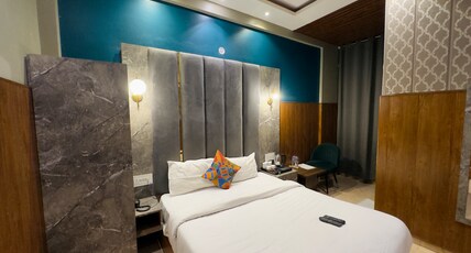 Royal Palm Inn Ayodhya Room Type - DELUXE ROOM