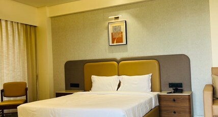 Hotel Sai Mahima Room Type - Deluxe Double Bed