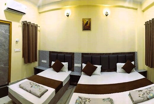 Hotel Dev Inn