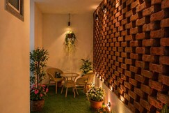 Cosy 1BHK Golf Course Road Near Metro Magnolia