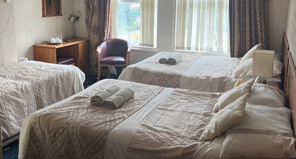 OYO Baytree Lodge Room Type - Standard family of 5 room