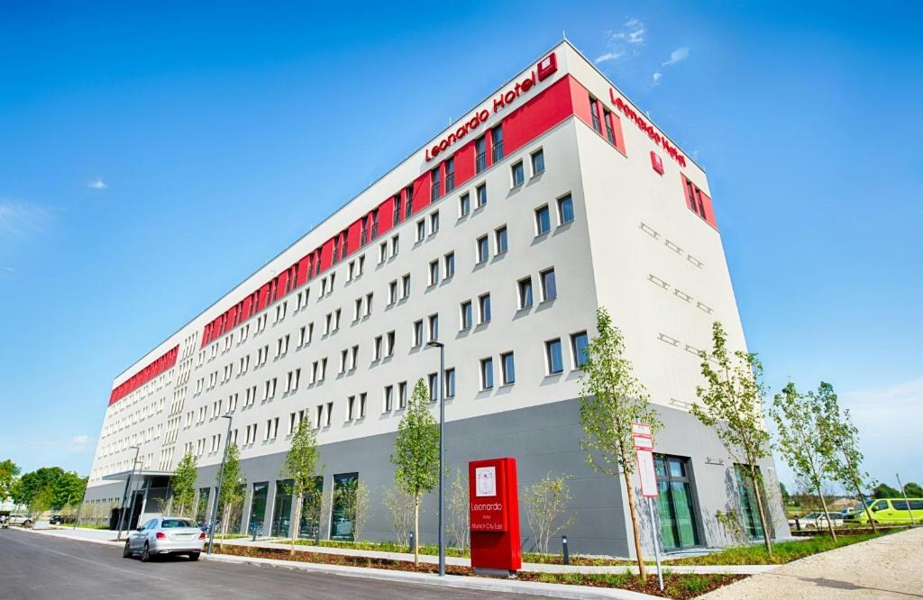 Leonardo Hotel Munich City East - Tap to explore photos