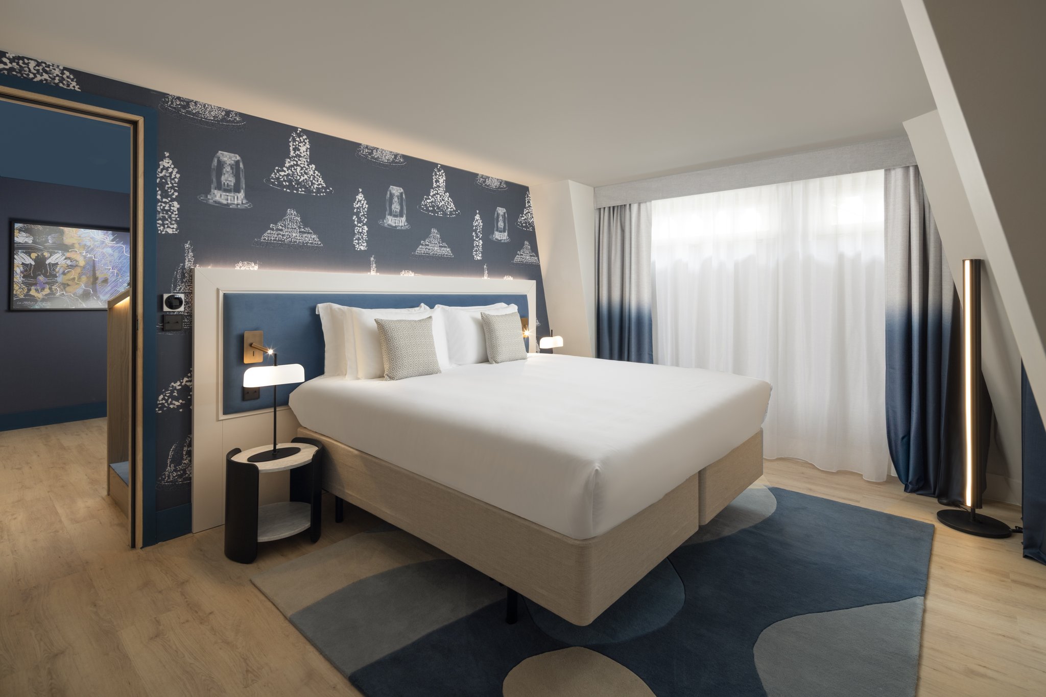 Crowne Plaza Paris Republique - Tap to explore photos
