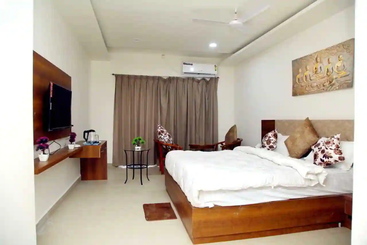 Hotel Famous Grand