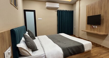 Bhavya Hotel Ujjain Room Type - Deluxe Room