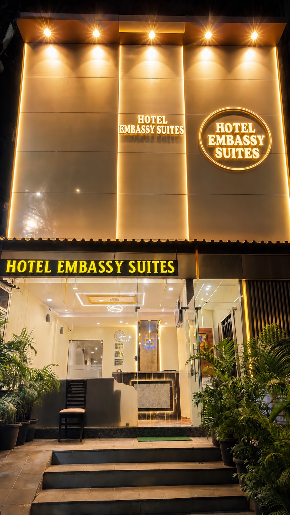 Hotel Embassy Suites - Tap to explore photos