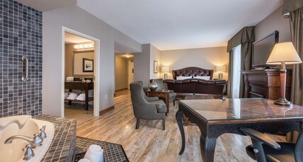 Hampton Inn & Suites by Hilton Moncton Room Type - 1KNG STUDIO WHIRLPL NOSMOK