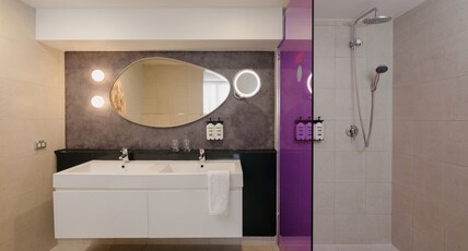Indigo Sydney Potts Point Room Type - 1 King Standard Terrace Access