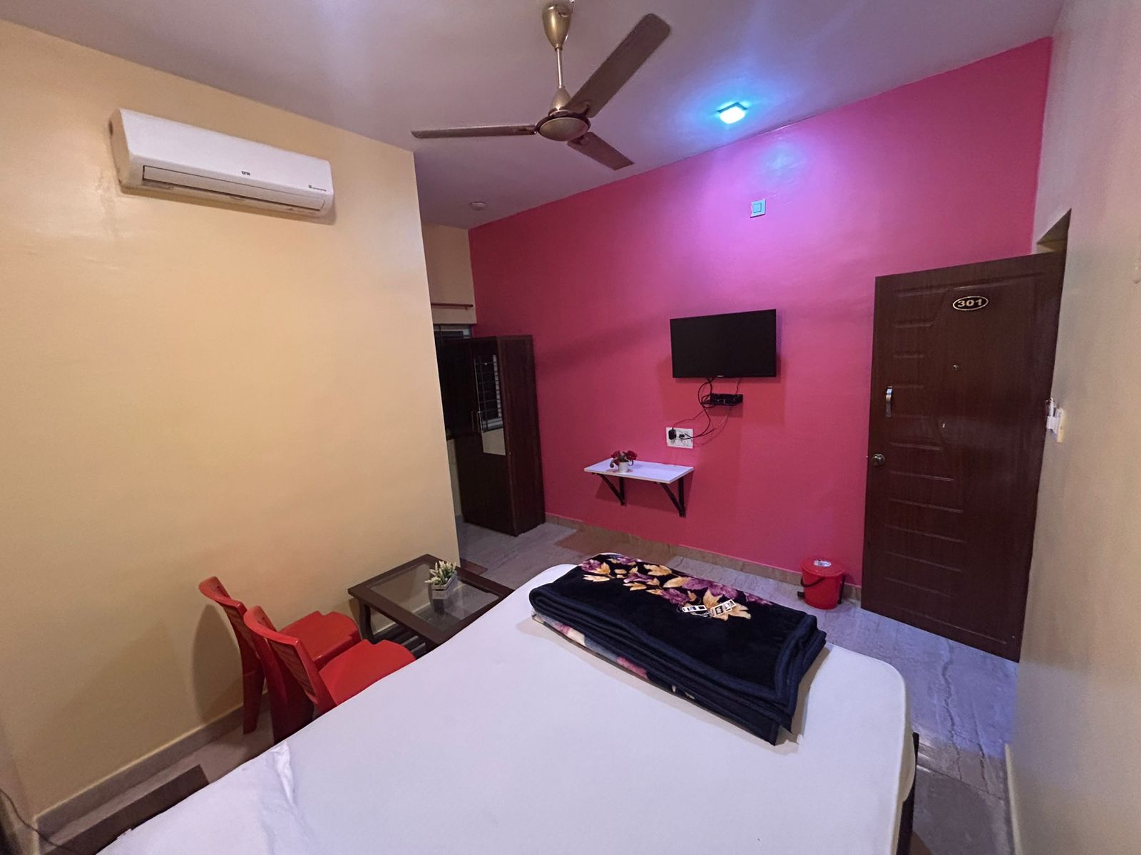 HOTEL LAKSH  LODGEING & BORDING - Tap to explore photos