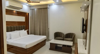 HOTEL GOLDEN LION Room Type - Deluxe Room
