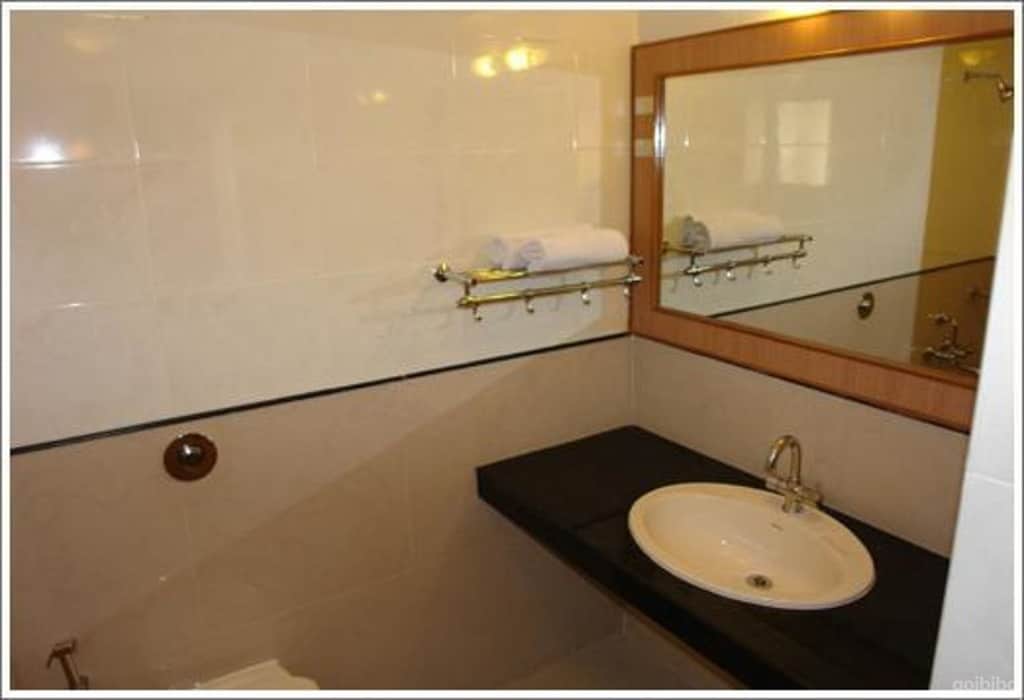 Hotel Sree Murugan - Tap to explore photos