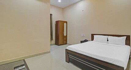 Hotel O City Central Kummariwada Room Type - Classic