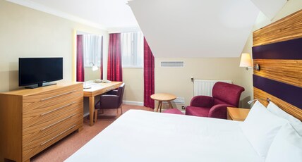 Crowne Plaza CHESTER Room Type - 1 Super King Premium View Lounge Access