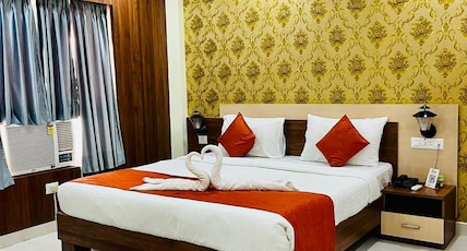 Hotel Four Waves Room Type - Queen Room Hotel Four Waves Room Type - Queen Room