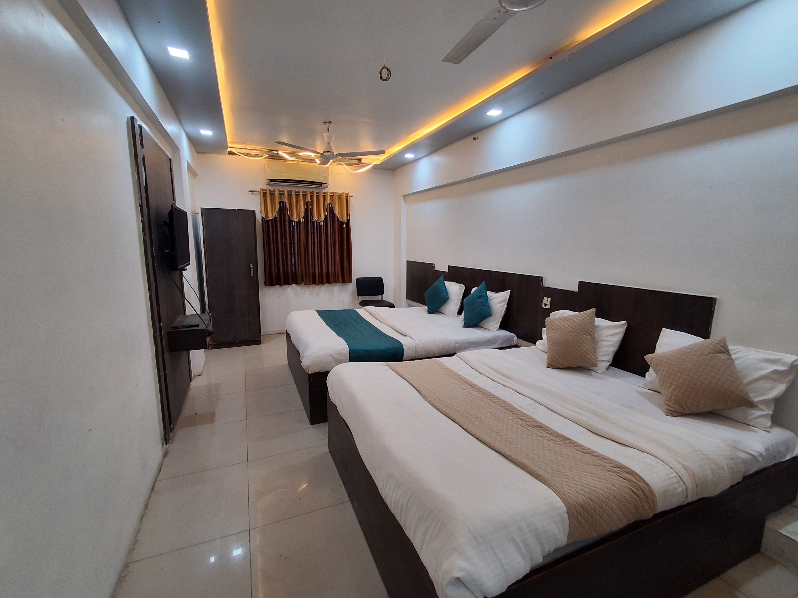 Hotel Skyway, Ahmedabad. - Tap to explore photos
