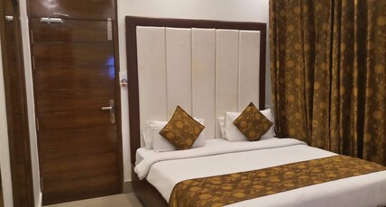 Hotel Guru Surbhi Room Type - Deluxe Room