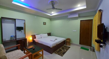 Hotel Aayes & Resort Room Type - Deluxe Double Room
