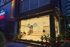 Hotel Regal Crest