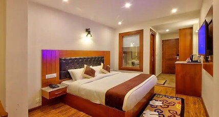 Maxwell Stays Manali - Mountain View Room Type - Deluxe Room