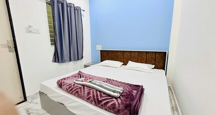 Rusia ji home stay Room Type - Double Bed AC Room