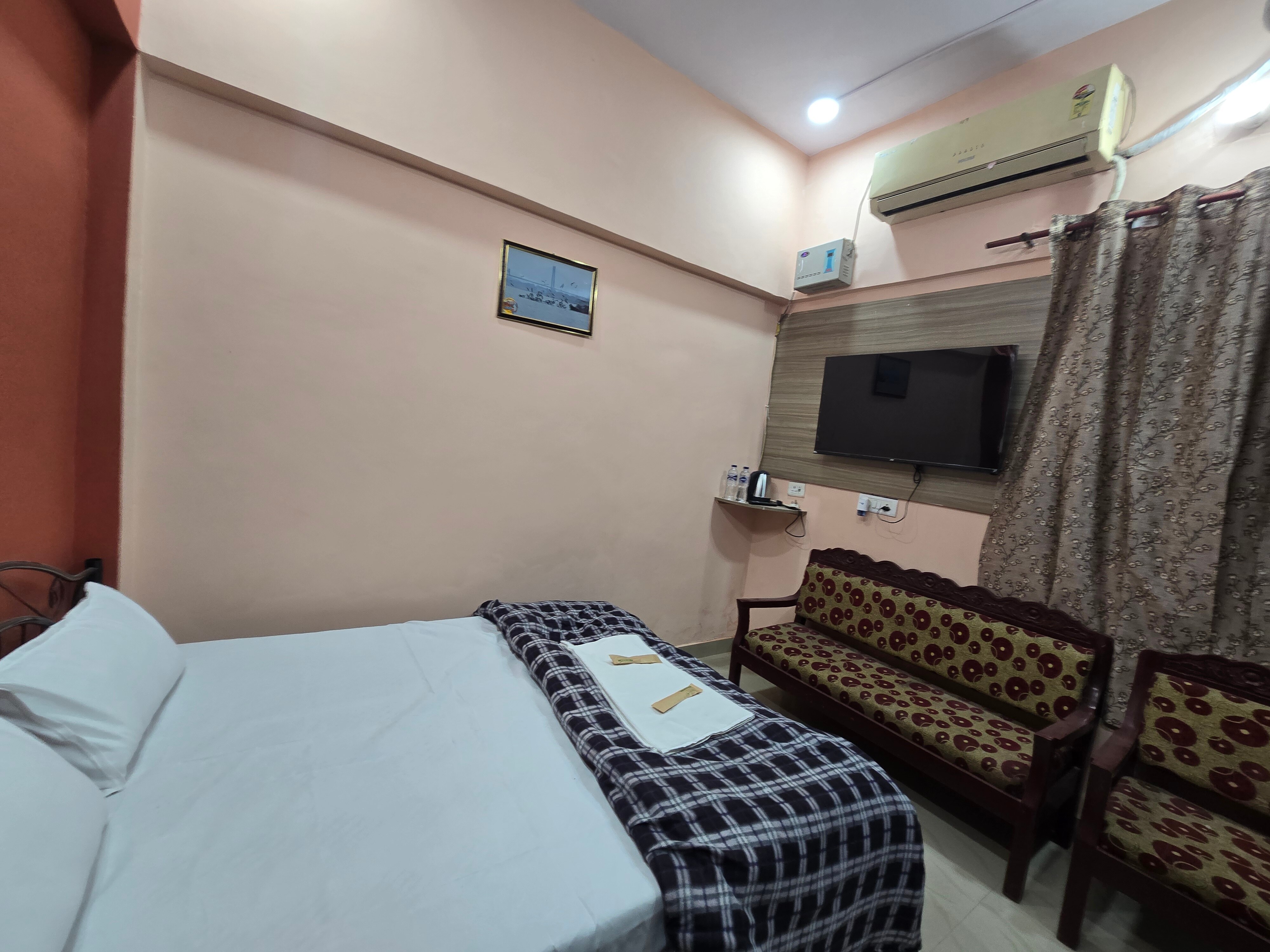 Prayag Vasudha Homestay - Tap to explore photos