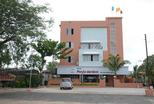 HOTEL POOJA GARDEN AND LODGING