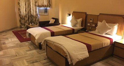 Hotel Woodlands Room Type - Executive Room With Twin Bed