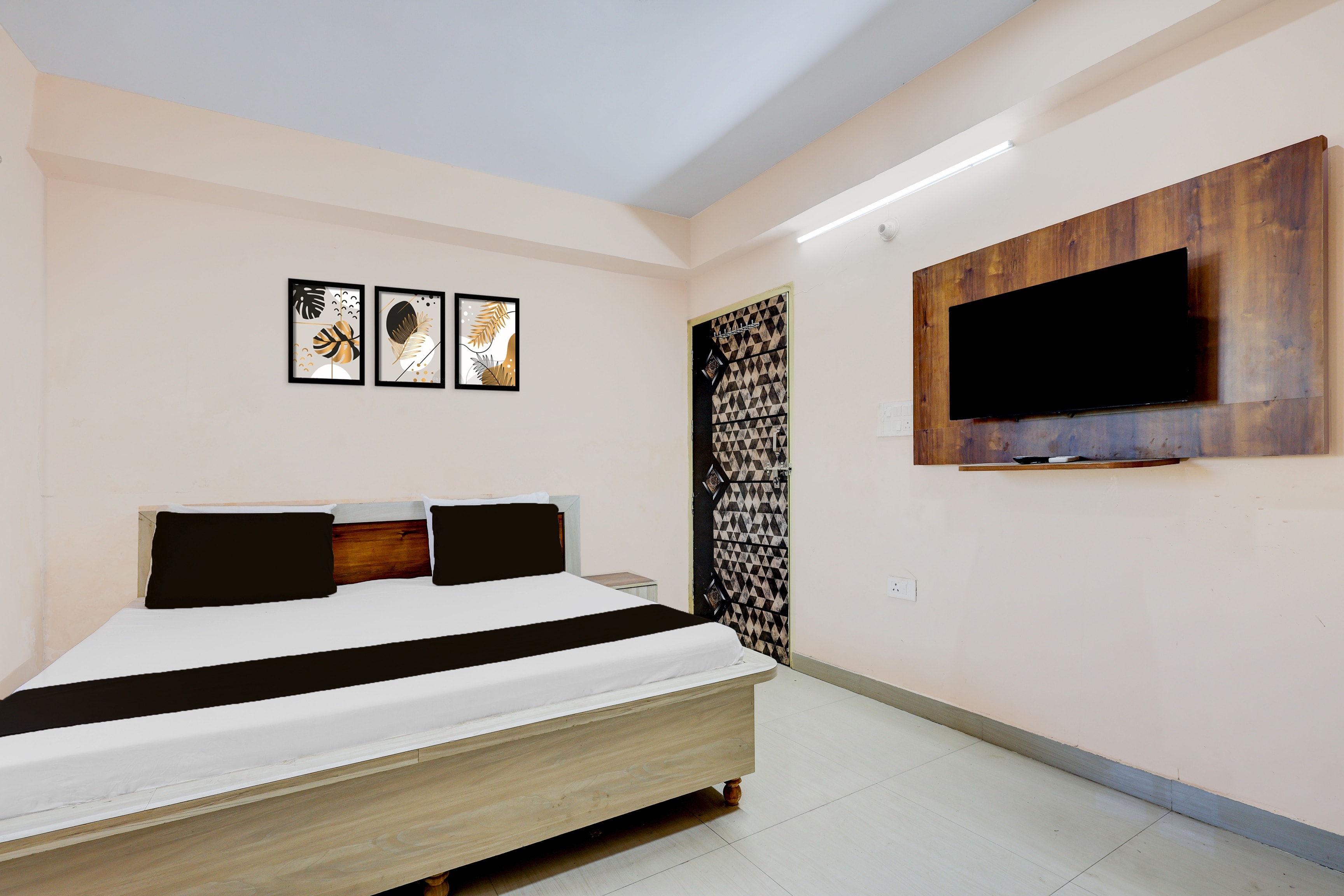 Hotel O Radhe Hotel - Tap to explore photos