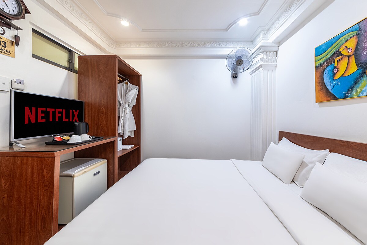 A25 Hotel - 167 Pham Ngu Lao - Tap to explore photos