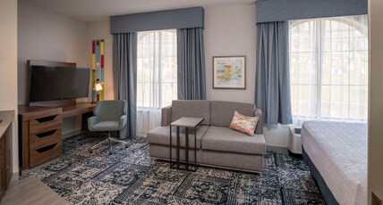 Hampton Inn & Suites by Hilton Huntington Downtown Room Type - 1KN STDO MIC FRIDG WTBR SB