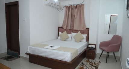 Hotel Sai Leela Room Type - Deluxe Room