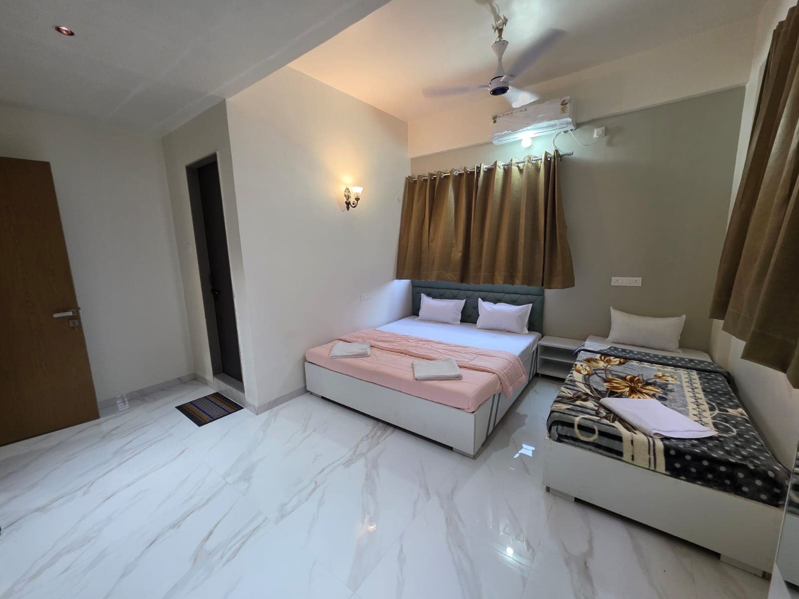 Hotel Ishwari Garden - Tap to explore photos