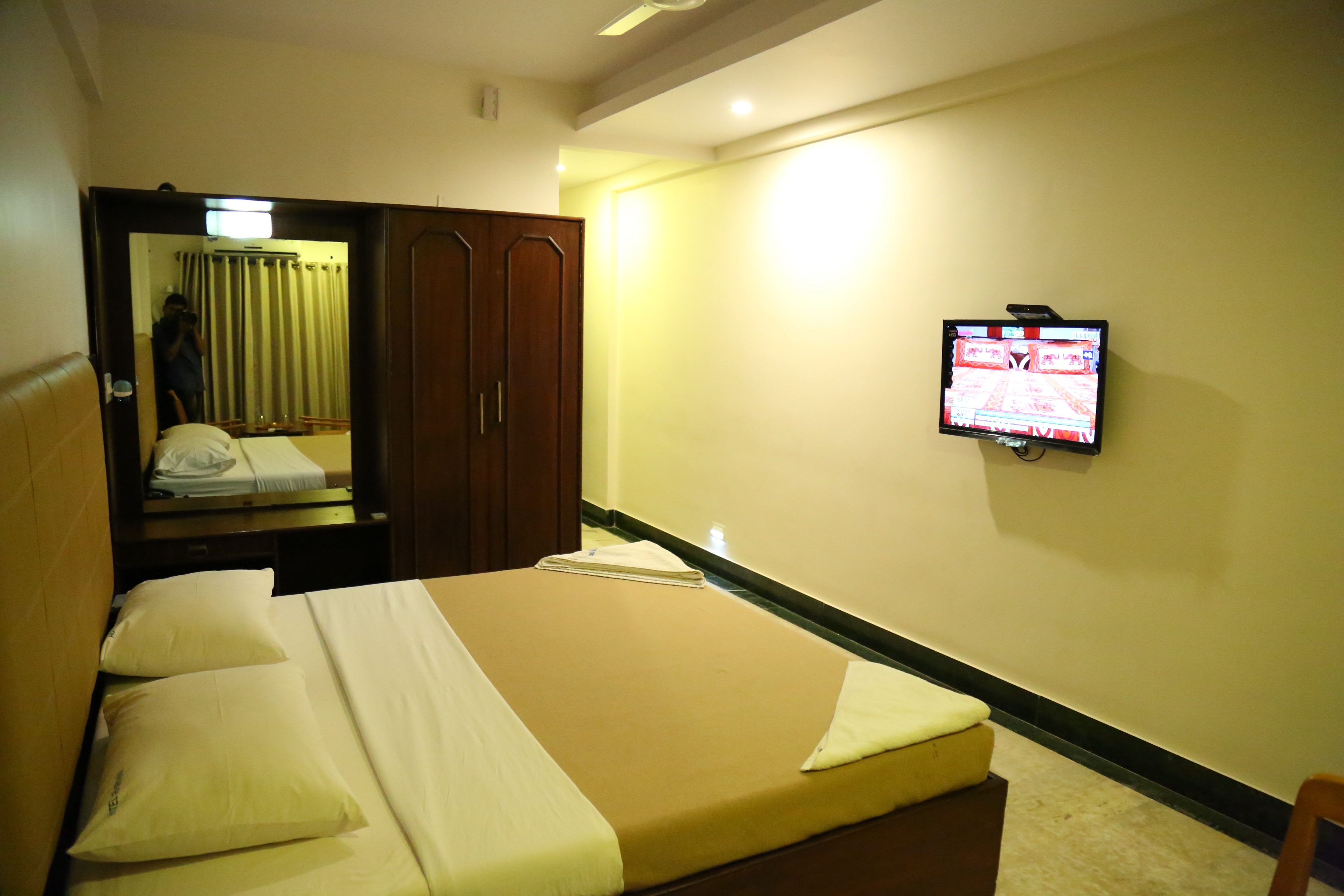 Hotel Sri Krishna - Tap to explore photos