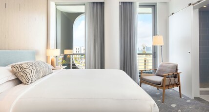 Kimpton HOTEL PALOMAR SOUTH BEACH Room Type - 1 Queen Premium Balcony