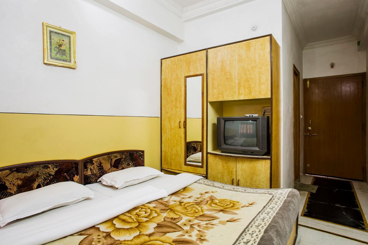 Karni Palace Hotel Kumbhagalrh | Rooms | Pure Veg Restaurant | Parking. - Tap to explore photos