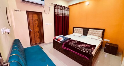 JK ROYAL PALACE AND LODGE Room Type - Deluxe Double Room (AC)