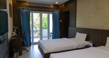 D'Wayfarer Inn Luxury Villa Resort Room Type - Club Suite Twin Bed with balcony
