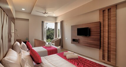 Lexus Inn Room Type - Deluxe Triple Room