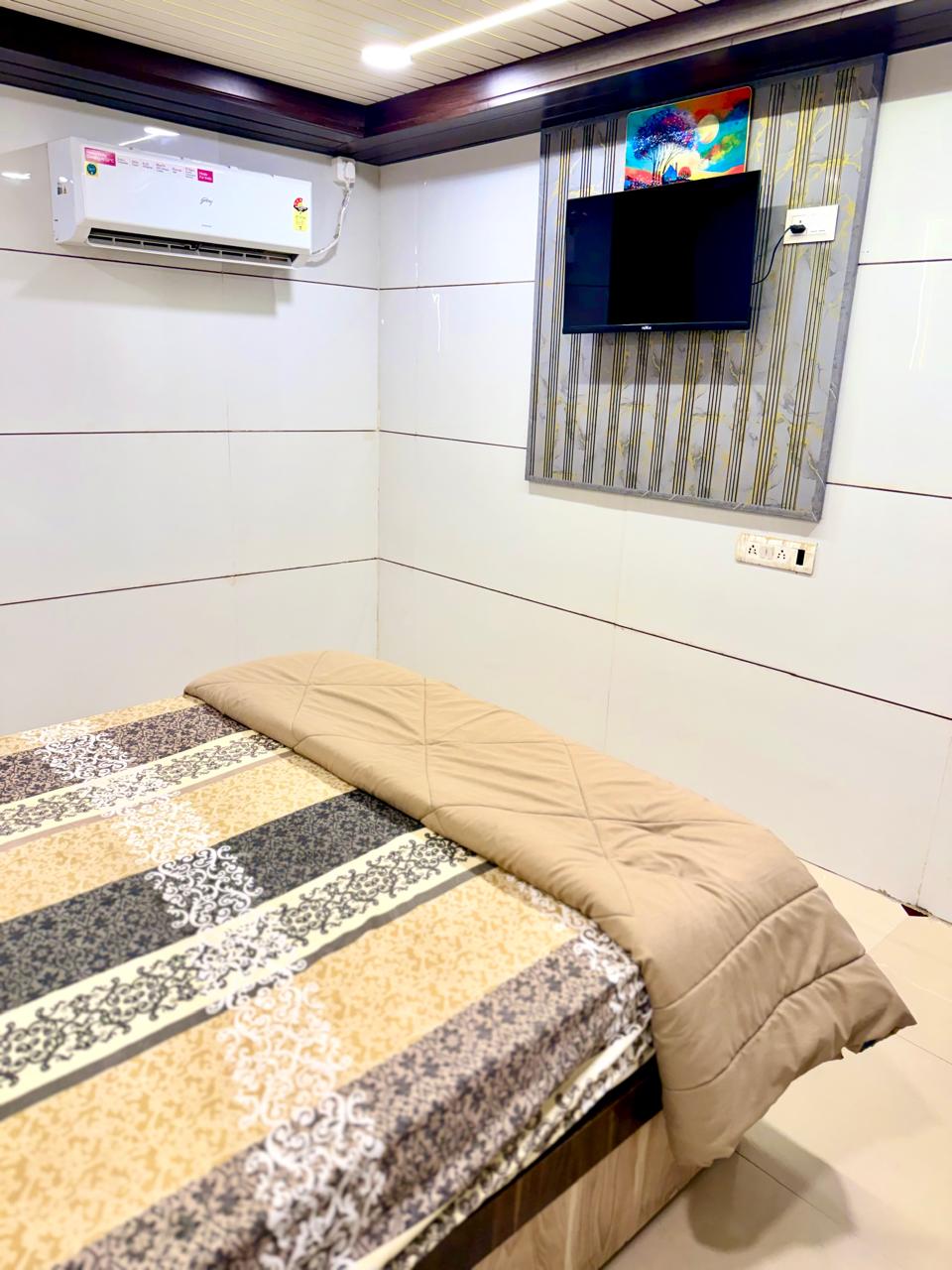 Hotel Rajmahel and guest house - Tap to explore photos