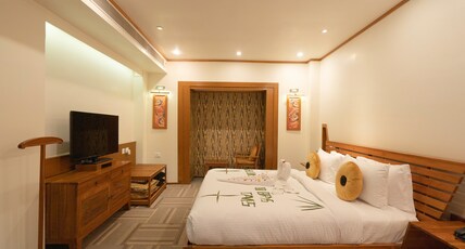 Bellmont Caves Resort and Spa, Corbett Room Type - Executive Suite Cave with Private Balcony and Jacuzzi