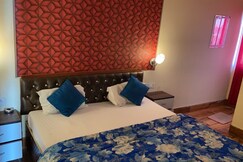 Kulhan Heights Homestay | Rooms & Kitchen